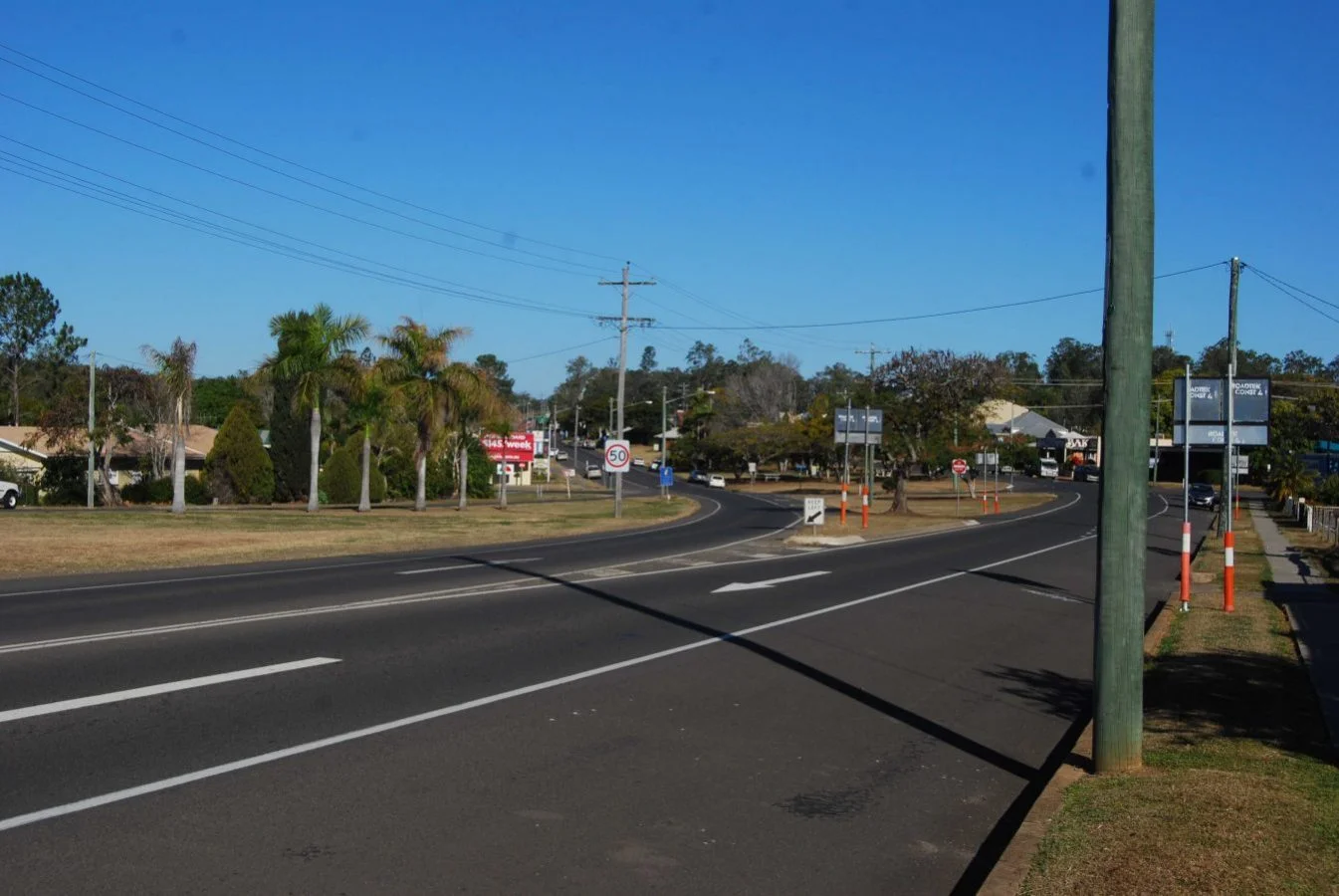 Gin Gin Main StreetBruce Hwy 001 2014 07 30